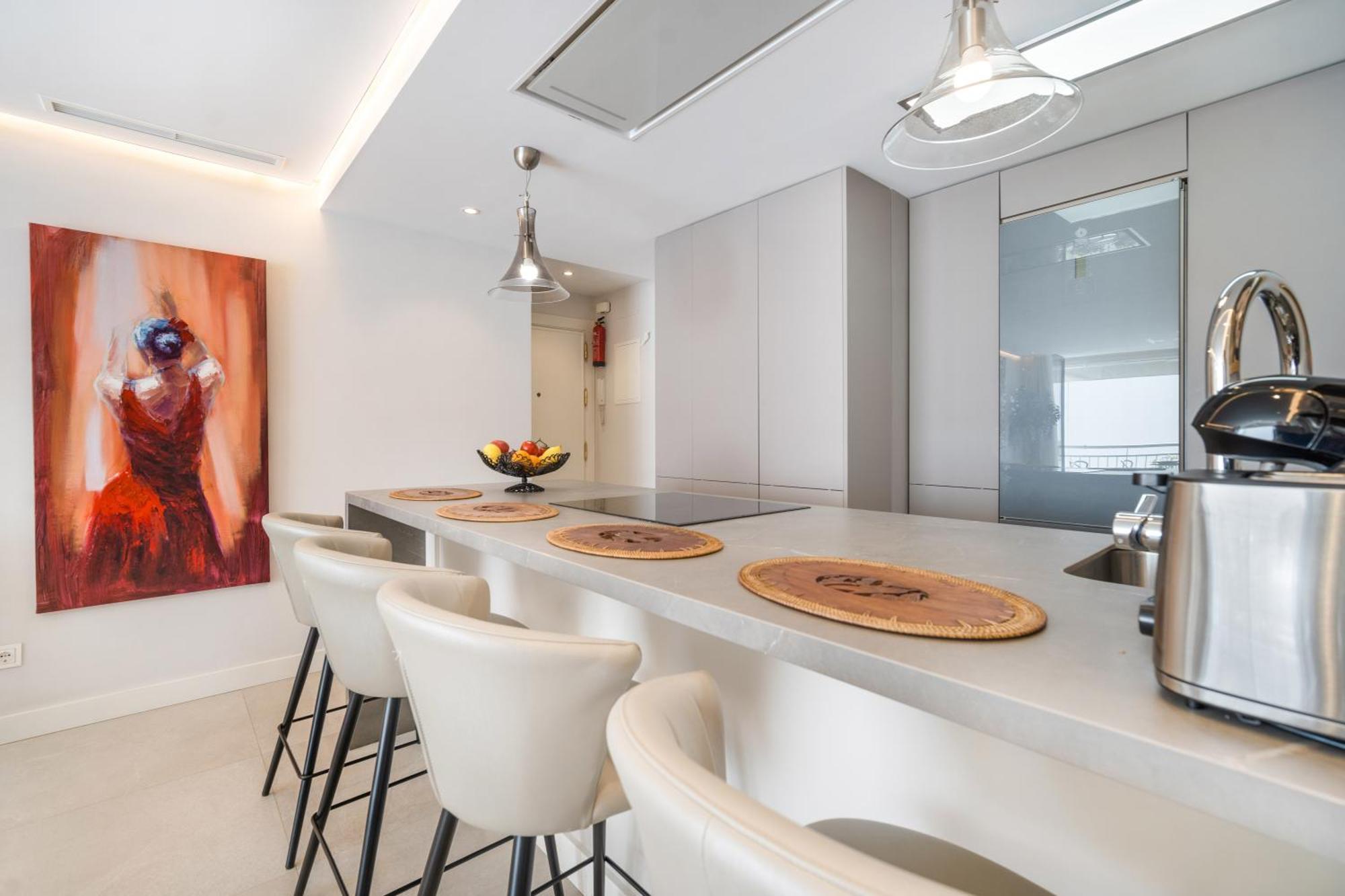 Elegant Beachside Apartment
