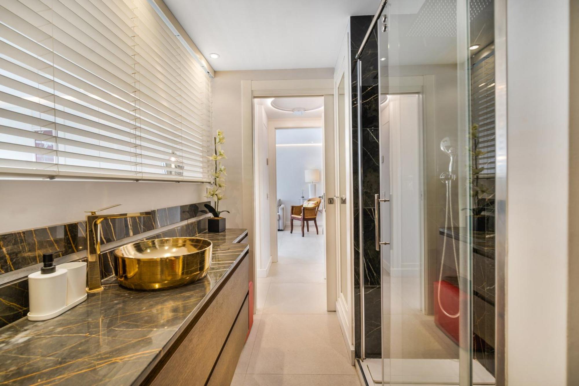 Elegant Beachside *